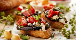 Bruschetta d'aubergines : 6 idées faciles pour un apéro d'été
