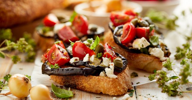 Recette bio : bruschetta estivale aux légumes de saison
