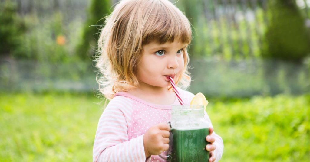 Chlorelle et spiruline pour les enfants : pourquoi leur en donner