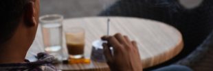 Des terrasses sans fumée de cigarettes, pour ou contre ? Des terrasses sans fumée de cigarettes, pour ou contre ?