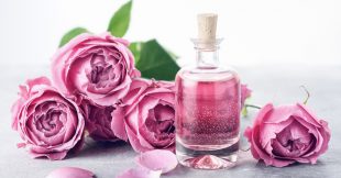 L'eau de rose : une si douce alliée beauté
