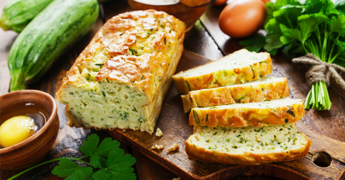 Le pain de courgettes au basilic, star des apéros et des pique-niques réussis !