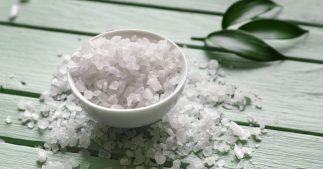 5 astuces beauté avec du gros sel qui vont vous bluffer 5 astuces beauté avec du gros sel qui vont vous bluffer