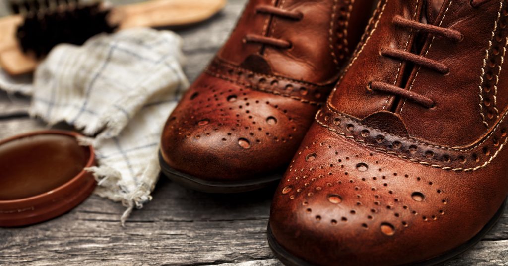 4 astuces naturelles pour entretenir vos sacs et chaussures en cuir