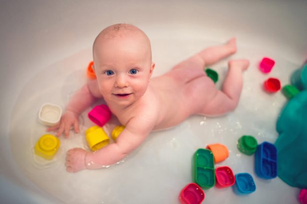 Comment Pratiquer Le Bain Libre Avec Son Bebe Sans Danger
