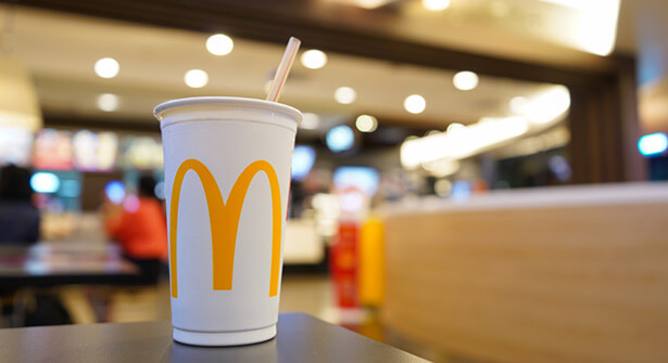 pailles, couvercles en plastique, mcdonalds