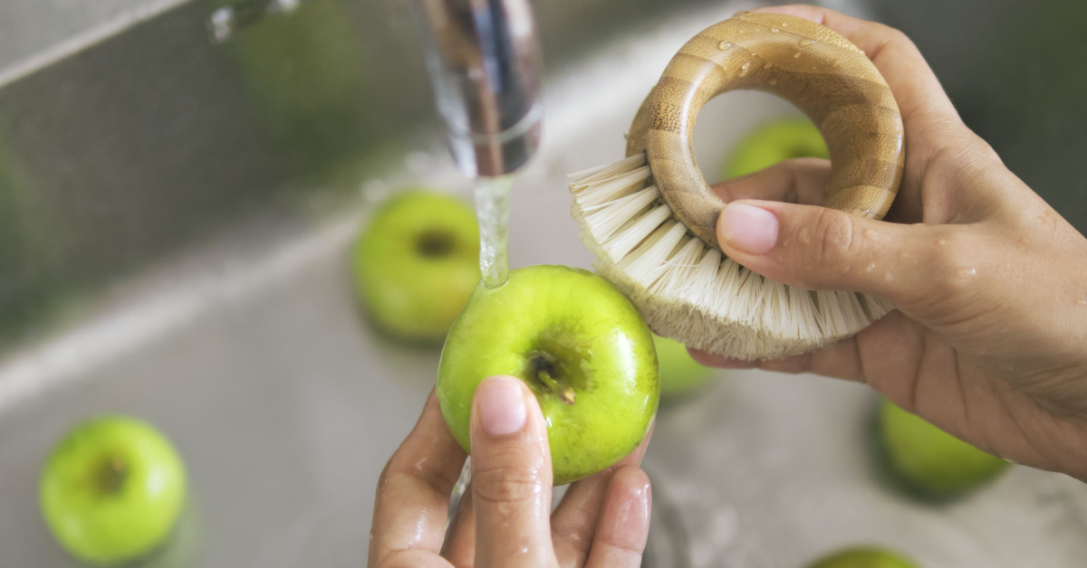 La brosse à fruits et légumes : conservez les fibres