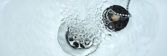 déboucher un évier bouché