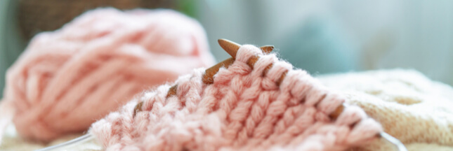 Apprendre à tricoter, c’est tendance ! Apprendre-a-tricoter_shutterstock_1810012684-1