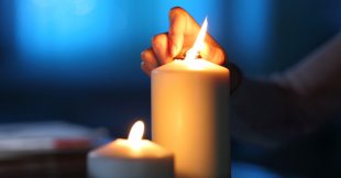 5 astuces étonnantes et pratiques pour entretenir la maison avec des bougies 5 astuces étonnantes et pratiques pour entretenir la maison avec des bougies