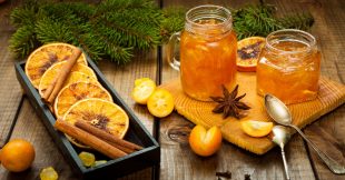 Confiture épicée de fruits secs aux agrumes et thé Confiture épicée de fruits secs aux agrumes et thé