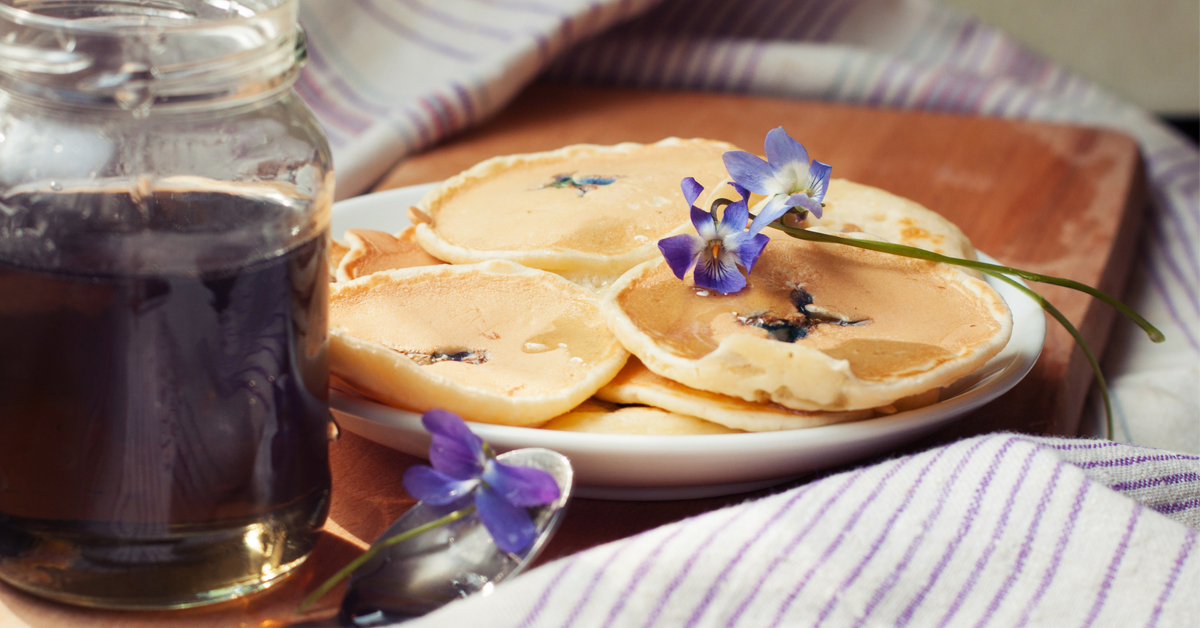 Fêtez la Chandeleur avec des crêpes végans aux fleurs