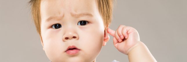 nettoyer les oreilles de bébé