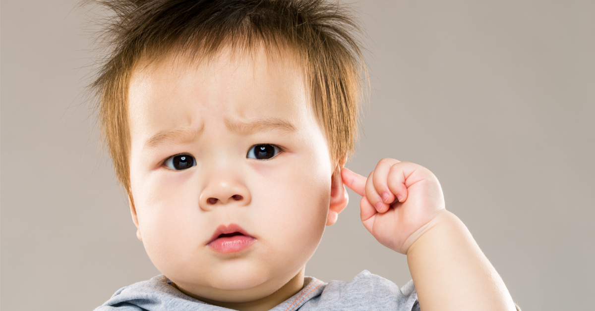 Comment nettoyer les oreilles de bébé en douceur ?