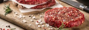 Steaks hachés industriels : quelles marques faut-il éviter ?