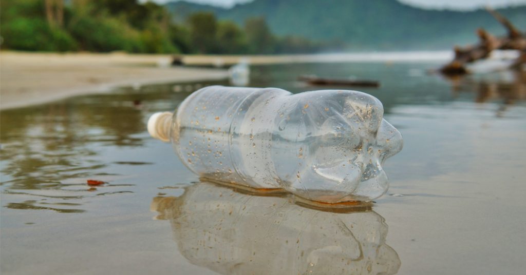 Mais où passe vraiment le plastique disparu des océans ?
