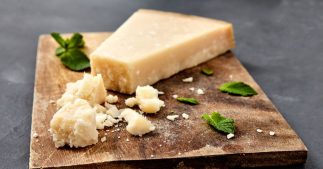 Comment reconnaître le vrai parmesan du faux ?