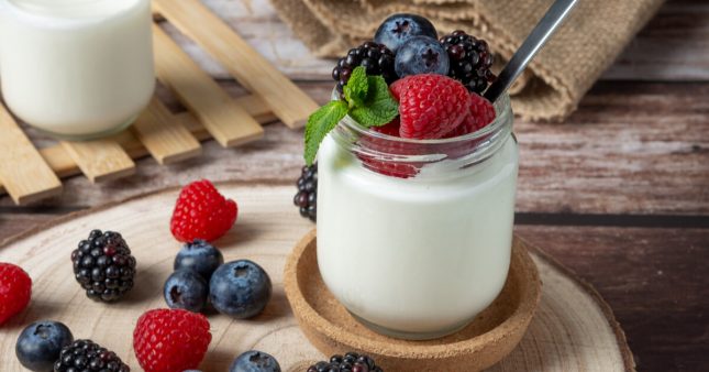 Peut-on conserver un yaourt nature après sa date de péremption ?