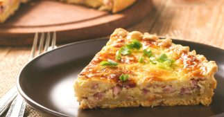 Recettes : la quiche lorraine traditionnelle et deux variantes savoureuses ! Recettes : la quiche lorraine traditionnelle et deux variantes savoureuses !