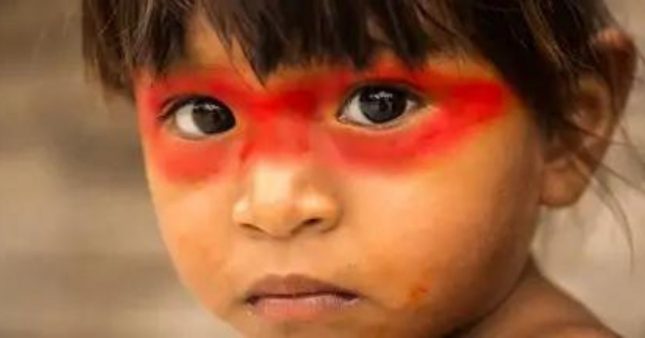 Tour du monde en 10 tatouages et peintures faciales hypnotisants Tour du monde en 10 tatouages et peintures faciales hypnotisants