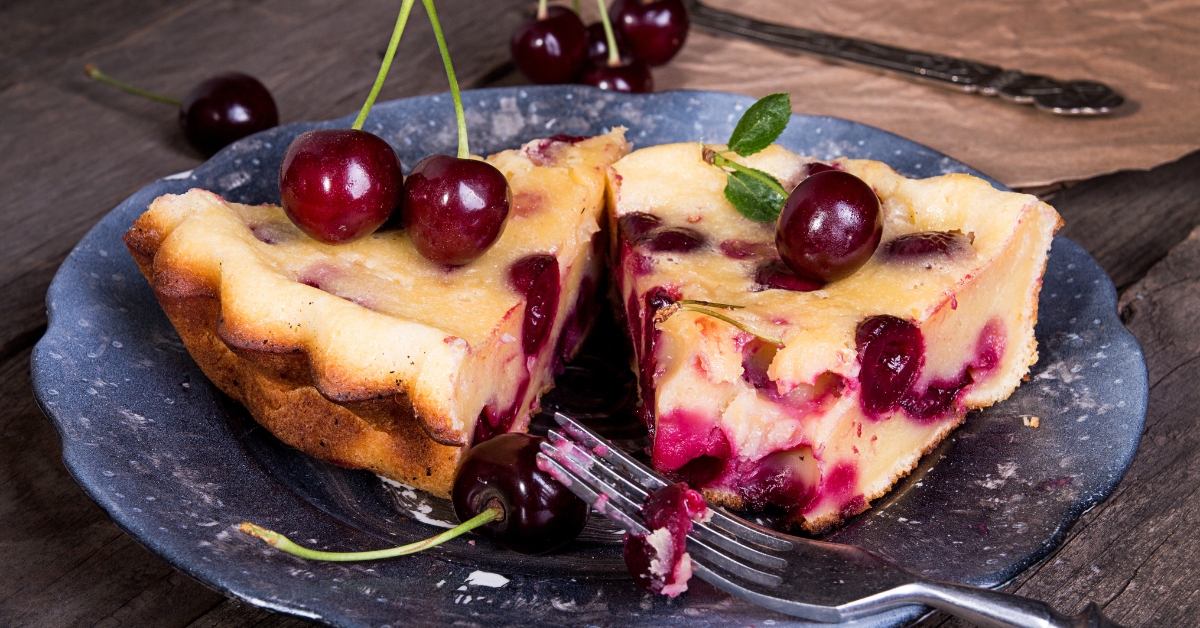 Le clafoutis de cerises au romarin, simple et délicieux ! Le clafoutis de cerises au romarin, simple et délicieux !