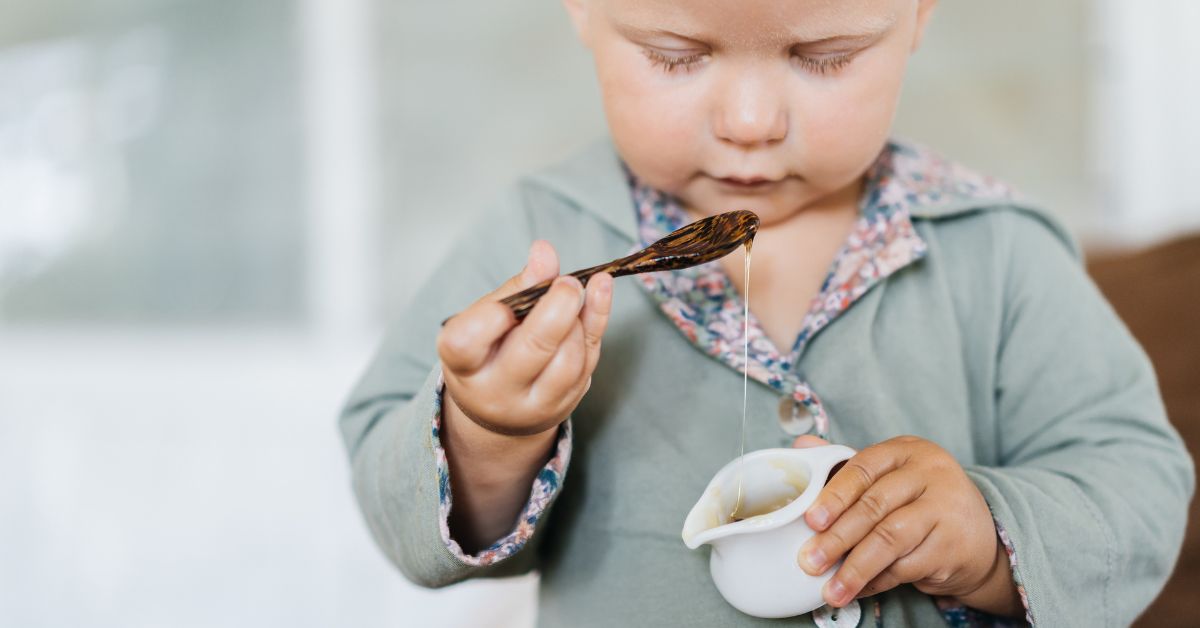 Donner du miel aux bébés : attention, danger !