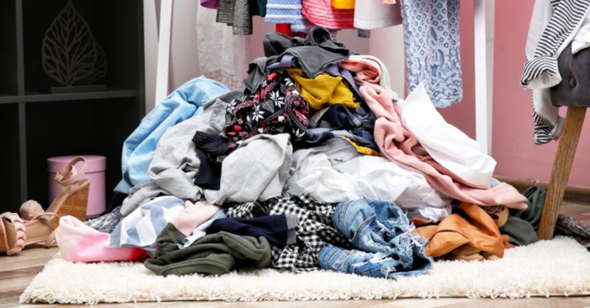 Bornes relais qui débordent : que faire de vos vieux vêtements ?