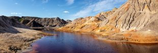Catastrophe écologique : des flots d'acide dans une une rivière russe Catastrophe écologique : des flots d'acide dans une une rivière russe