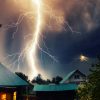 Orages violents : la checklist express pour protéger maison, voiture et jardin Orages violents : la checklist express pour protéger maison, voiture et jardin