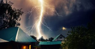 Orages violents : la checklist express pour protéger maison, voiture et jardin Orages violents : la checklist express pour protéger maison, voiture et jardin