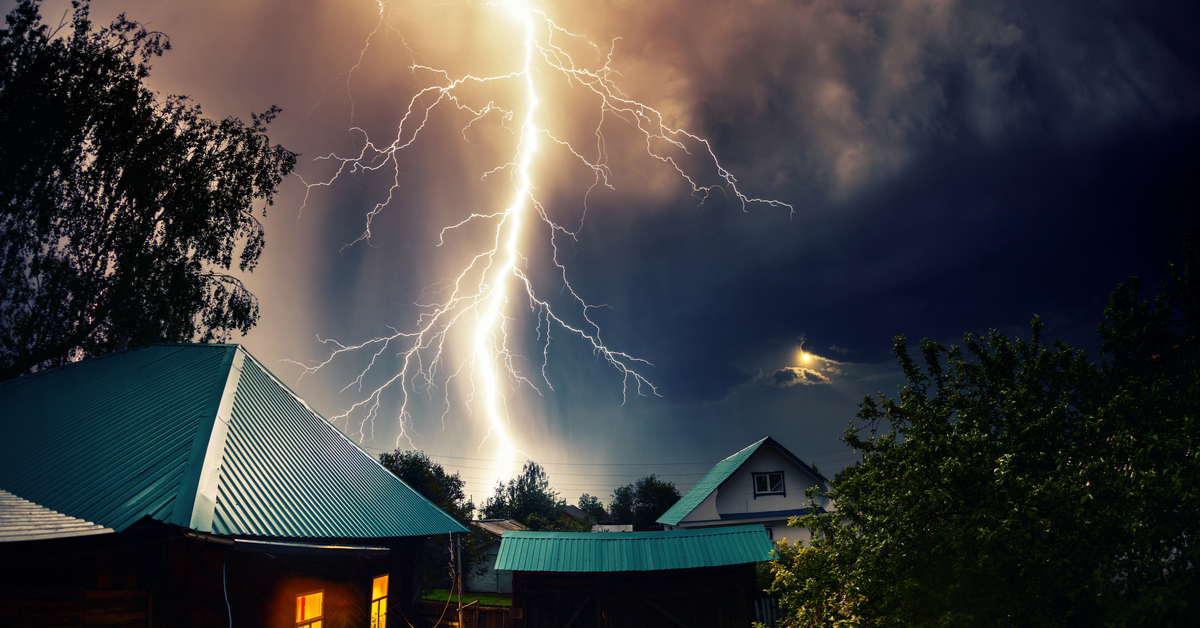 Orages violents : la checklist express pour protéger maison, voiture et jardin Orages violents : la checklist express pour protéger maison, voiture et jardin