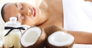 Beauté : découvrez les richesses de l'huile de coco et comment s'en servir Beauté : découvrez les richesses de l'huile de coco et comment s'en servir