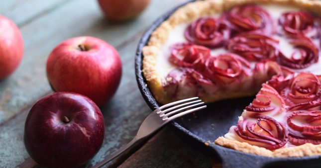 La tarte aux pommes roses