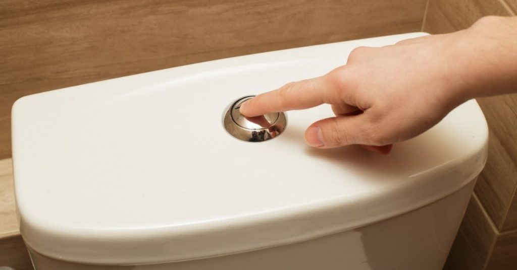 On ne jette pas tout à l’égout : 15 choses à ne jamais évacuer aux toilettes