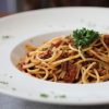 Goûtez la bolognaise végétale aux noix, future star de vos plats de pâtes ! Goûtez la bolognaise végétale aux noix, future star de vos plats de pâtes !