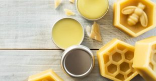 Cosmétiques à la cire d'abeille: 3 recettes faciles et rapides à réaliser