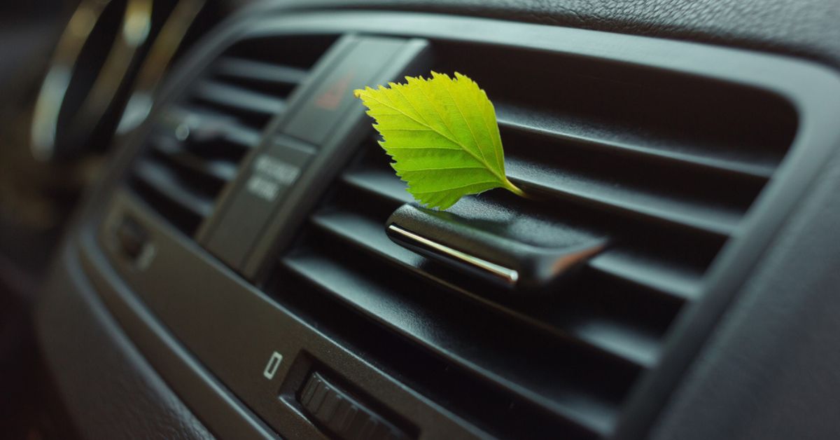 Nettoyer l'intérieur d'une voiture de fumeur