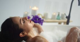 Prenez un bain aux huiles essentielles pour un véritable instant de bien-être ressourçant Prenez un bain aux huiles essentielles pour un véritable instant de bien-être ressourçant