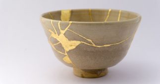 Le Kintsugi, ou l'art de réparer un objet en sublimant ses failles Le Kintsugi, ou l'art de réparer un objet en sublimant ses failles