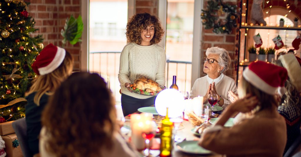 Sondage : Repas de fêtes – chapon, foie gras, huîtres ont-ils encore leur place à votre table de réveillon ?