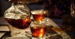 (Re)découvrez les bienfaits d'une bonne tasse de thé noir !