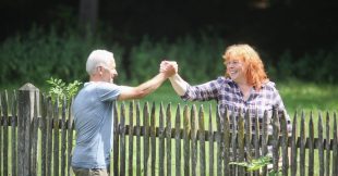 Mur mitoyen, haie, branches : quelles sont les règles entre voisins ? Mur mitoyen, haie, branches : quelles sont les règles entre voisins ?