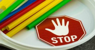 Clap de fin pour les boîtes kebab, couverts et pailles en plastique Clap de fin pour les boîtes kebab, couverts et pailles en plastique