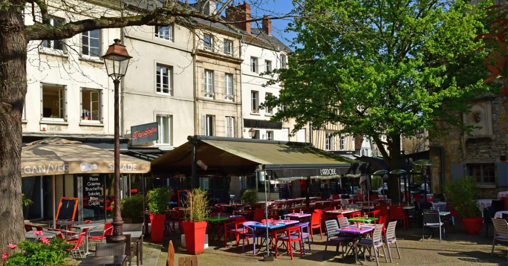 Sauver les commerces de centre-ville, un défi pour les communes de France