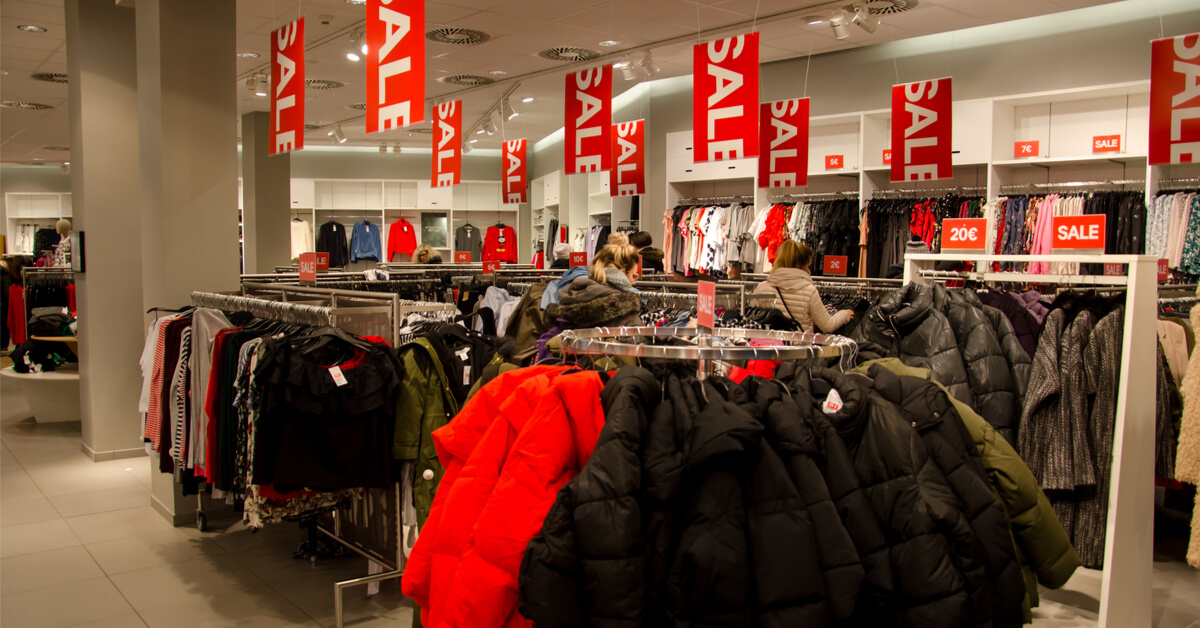 Polyester et fibres synthétiques - La mode jetable toujours plus accro aux combustibles fossiles