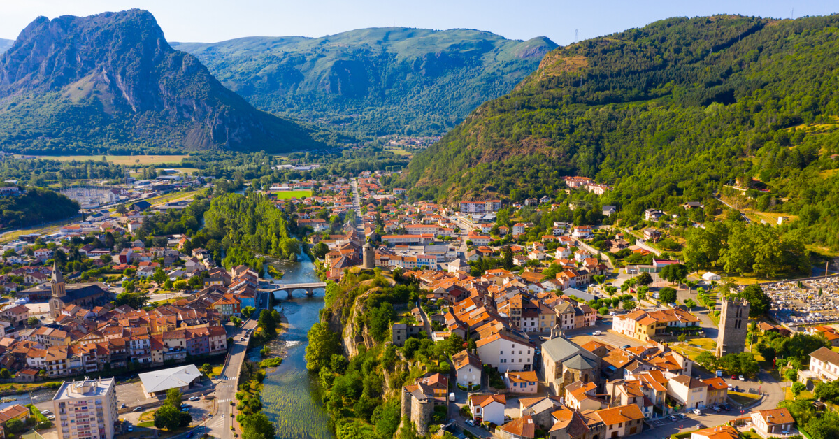 Scandaleux : des centaines d'arbres abattus illégalement et volés en Ariège Scandaleux : des centaines d'arbres abattus illégalement et volés en Ariège