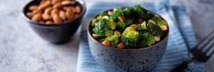 Recette bio. Brocoli sauté aux amandes Recette bio. Brocoli sauté aux amandes