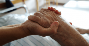 Fin de vie : l'Assemblée adopte l'aide à mourir