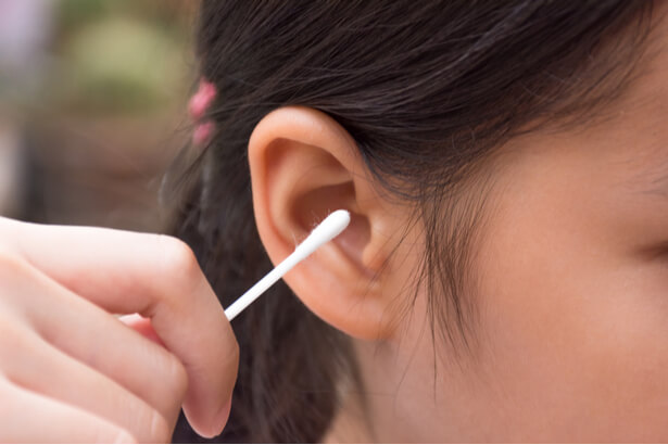 Déboucher une oreille : Les gestes à éviter