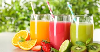 Jus, nectars, smoothies industriels : mais où sont les fruits ? Jus, nectars, smoothies industriels : mais où sont les fruits ?